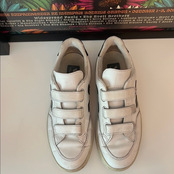 Veja V-Lock Sneakers-Sz 8 - Picture 1 of 7